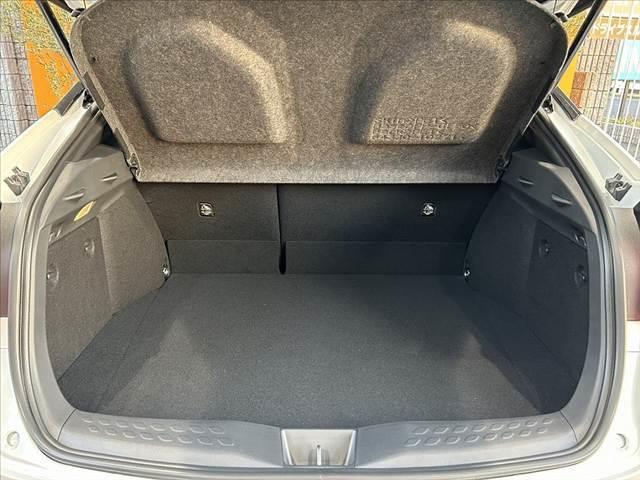 Ｃ－ＨＲ Ｇ　モード　ネロ　セーフティプラスＩＩＩ　禁煙　後期　８型ＤＡ　ナビ　パノラミックビュ　ＥＴＣ　ＢＴ　セーフティセンス　ＢＳＭ　ＬＥＤヘッド　シートヒーター　コンビシート　１８インチＡＷ　スマートキー　Ｐスタート　革巻きステア　Ａライト（20枚目）