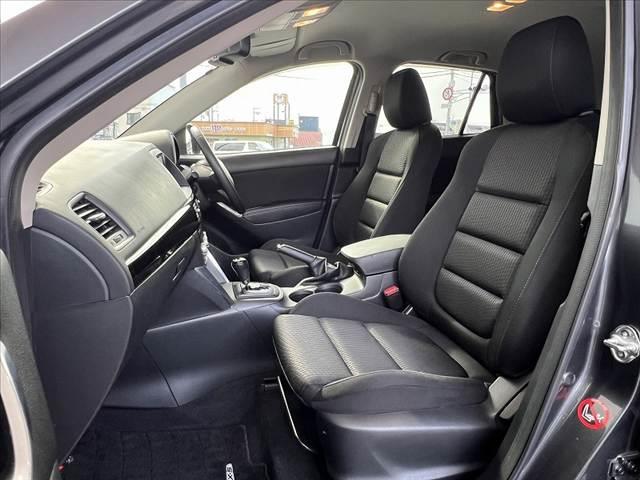 ＣＸ－５ ２０Ｓ　禁煙　純正ナビ　ＨＩＤヘッド　クルコン　ＲＶＭ　Ａライト　スマートシティブレーキ　Ｂモニタ　フルセグ　ＥＴＣ　ＢＴ　ステリモ　ＤＶＤ　フォグ　Ａストップ　革巻きステア　ＡＢＳ　１８インチＡＷ（17枚目）