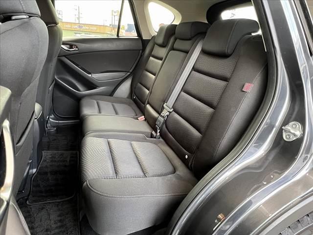 ＣＸ－５ ２０Ｓ　禁煙　純正ナビ　ＨＩＤヘッド　クルコン　ＲＶＭ　Ａライト　スマートシティブレーキ　Ｂモニタ　フルセグ　ＥＴＣ　ＢＴ　ステリモ　ＤＶＤ　フォグ　Ａストップ　革巻きステア　ＡＢＳ　１８インチＡＷ（19枚目）