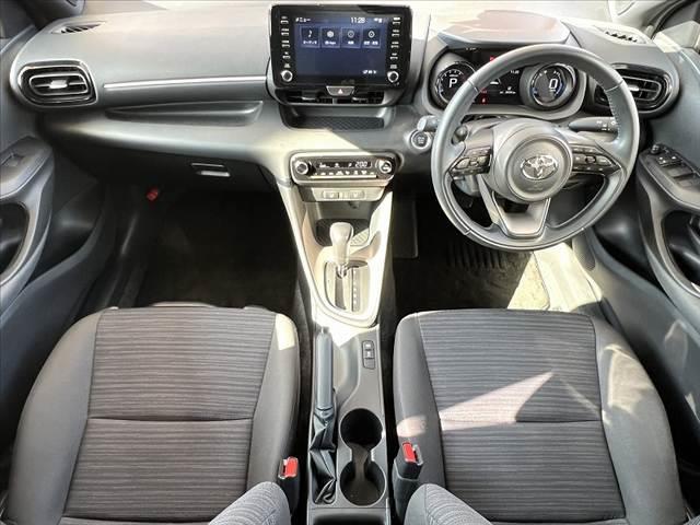 ヤリス Z 禁煙 2トーンカラー 純8インチDA BSM パノラミックビュー 純16インチAW セーフティセンス ETC シ-トヒーター LED Aライト オートハイビーム ヘッドライトレベライザ SRSエア(2枚目)