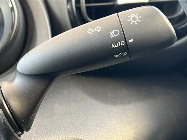 ヤリス Z 禁煙 2トーンカラー 純8インチDA BSM パノラミックビュー 純16インチAW セーフティセンス ETC シ-トヒーター LED Aライト オートハイビーム ヘッドライトレベライザ SRSエア(7枚目)