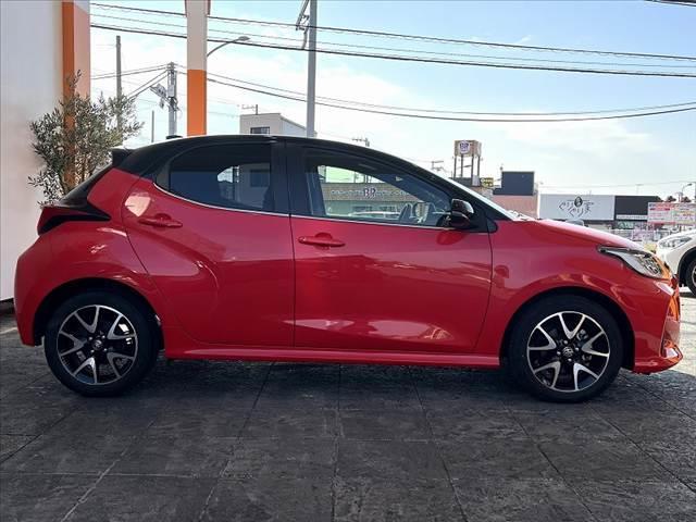 ヤリス Z 禁煙 2トーンカラー 純8インチDA BSM パノラミックビュー 純16インチAW セーフティセンス ETC シ-トヒーター LED Aライト オートハイビーム ヘッドライトレベライザ SRSエア(12枚目)