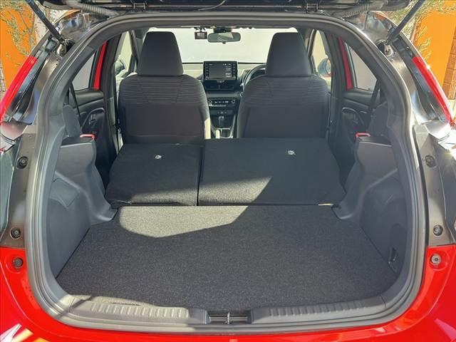 ヤリス Z 禁煙 2トーンカラー 純8インチDA BSM パノラミックビュー 純16インチAW セーフティセンス ETC シ-トヒーター LED Aライト オートハイビーム ヘッドライトレベライザ SRSエア(21枚目)