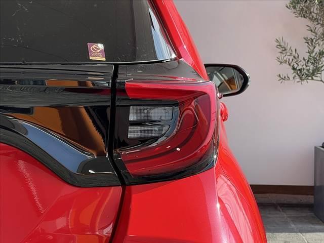 ヤリス Z 禁煙 2トーンカラー 純8インチDA BSM パノラミックビュー 純16インチAW セーフティセンス ETC シ-トヒーター LED Aライト オートハイビーム ヘッドライトレベライザ SRSエア(40枚目)