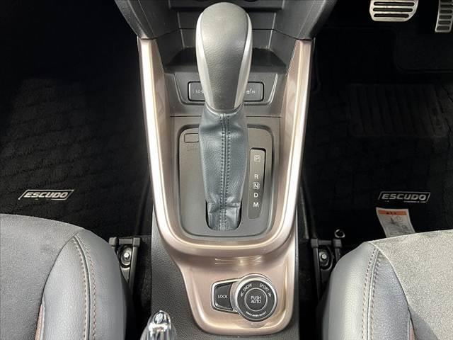 エスクード Ｓ－リミテッド　後期　ナビ　バックモニター　セーフティサポート　フルセグ　ＥＴＣ　ＢＳＭ　クルーズコントロール　ＬＥＤヘッド　オートライト　スマートキー　シートヒーター　シートリフター　パドルシフト　ＳＲＳエア（25枚目）