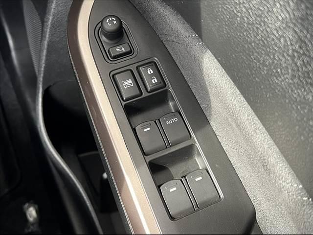 エスクード Ｓ－リミテッド　後期　ナビ　バックモニター　セーフティサポート　フルセグ　ＥＴＣ　ＢＳＭ　クルーズコントロール　ＬＥＤヘッド　オートライト　スマートキー　シートヒーター　シートリフター　パドルシフト　ＳＲＳエア（31枚目）