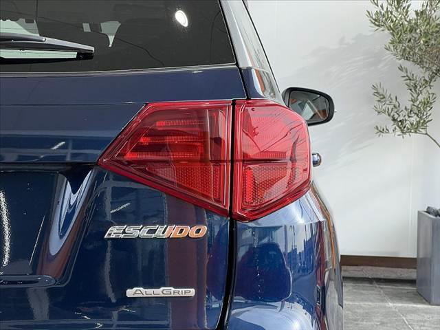 エスクード Ｓ－リミテッド　後期　ナビ　バックモニター　セーフティサポート　フルセグ　ＥＴＣ　ＢＳＭ　クルーズコントロール　ＬＥＤヘッド　オートライト　スマートキー　シートヒーター　シートリフター　パドルシフト　ＳＲＳエア（40枚目）