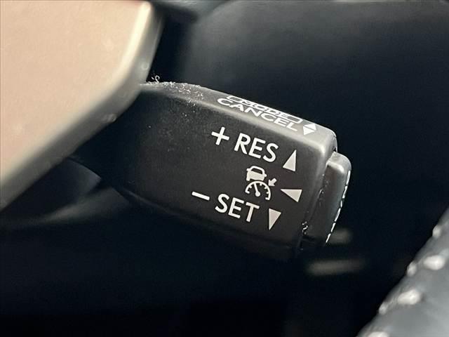 ＩＳ ＩＳ３００ｈ　バージョンＬ　禁煙　マクレビ　レーダークルーズ　クリソナ　ナビ　Ｂモニタ　フルセグ　革シート　メモリ付Ｐシート　シートヒータ　ＥＴＣ　ベンチレーション　１７インチＡＷ　デアイサー　ＬＥＤヘッド　電動Ｒサンシェード（6枚目）