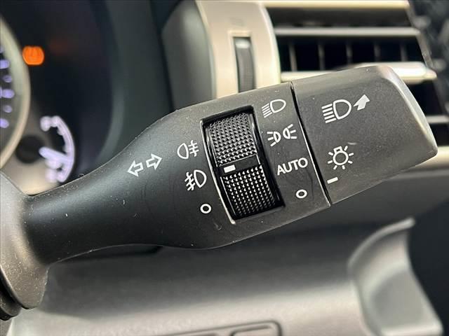 ＩＳ ＩＳ３００ｈ　バージョンＬ　禁煙　マクレビ　レーダークルーズ　クリソナ　ナビ　Ｂモニタ　フルセグ　革シート　メモリ付Ｐシート　シートヒータ　ＥＴＣ　ベンチレーション　１７インチＡＷ　デアイサー　ＬＥＤヘッド　電動Ｒサンシェード（7枚目）