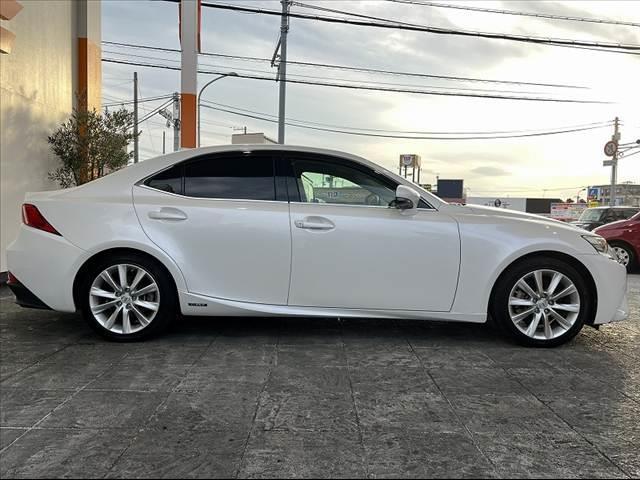 ＩＳ ＩＳ３００ｈ　バージョンＬ　禁煙　マクレビ　レーダークルーズ　クリソナ　ナビ　Ｂモニタ　フルセグ　革シート　メモリ付Ｐシート　シートヒータ　ＥＴＣ　ベンチレーション　１７インチＡＷ　デアイサー　ＬＥＤヘッド　電動Ｒサンシェード（12枚目）