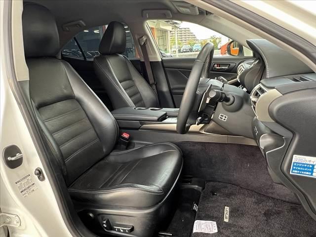 ＩＳ ＩＳ３００ｈ　バージョンＬ　禁煙　マクレビ　レーダークルーズ　クリソナ　ナビ　Ｂモニタ　フルセグ　革シート　メモリ付Ｐシート　シートヒータ　ＥＴＣ　ベンチレーション　１７インチＡＷ　デアイサー　ＬＥＤヘッド　電動Ｒサンシェード（16枚目）