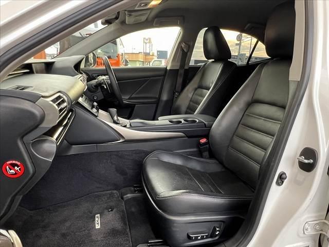 ＩＳ ＩＳ３００ｈ　バージョンＬ　禁煙　マクレビ　レーダークルーズ　クリソナ　ナビ　Ｂモニタ　フルセグ　革シート　メモリ付Ｐシート　シートヒータ　ＥＴＣ　ベンチレーション　１７インチＡＷ　デアイサー　ＬＥＤヘッド　電動Ｒサンシェード（17枚目）