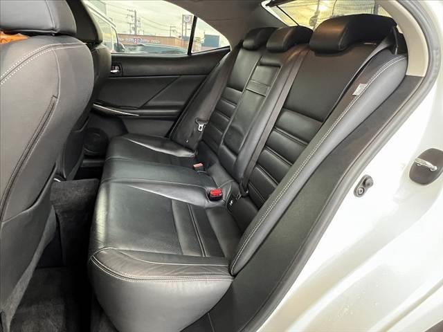 ＩＳ ＩＳ３００ｈ　バージョンＬ　禁煙　マクレビ　レーダークルーズ　クリソナ　ナビ　Ｂモニタ　フルセグ　革シート　メモリ付Ｐシート　シートヒータ　ＥＴＣ　ベンチレーション　１７インチＡＷ　デアイサー　ＬＥＤヘッド　電動Ｒサンシェード（19枚目）