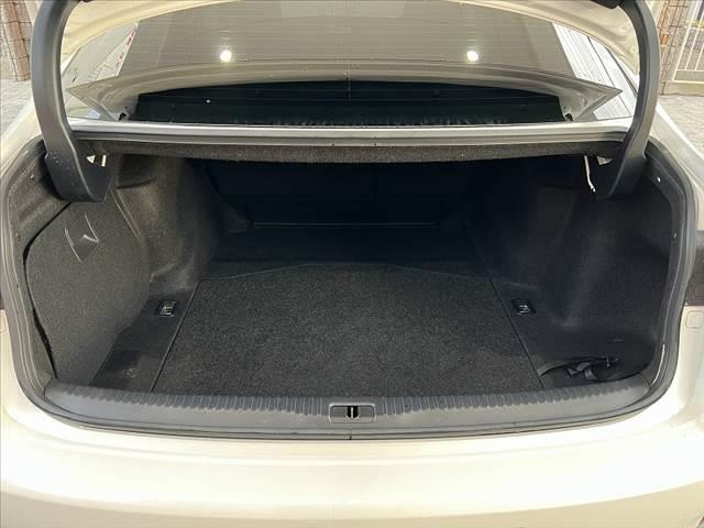 ＩＳ ＩＳ３００ｈ　バージョンＬ　禁煙　マクレビ　レーダークルーズ　クリソナ　ナビ　Ｂモニタ　フルセグ　革シート　メモリ付Ｐシート　シートヒータ　ＥＴＣ　ベンチレーション　１７インチＡＷ　デアイサー　ＬＥＤヘッド　電動Ｒサンシェード（20枚目）