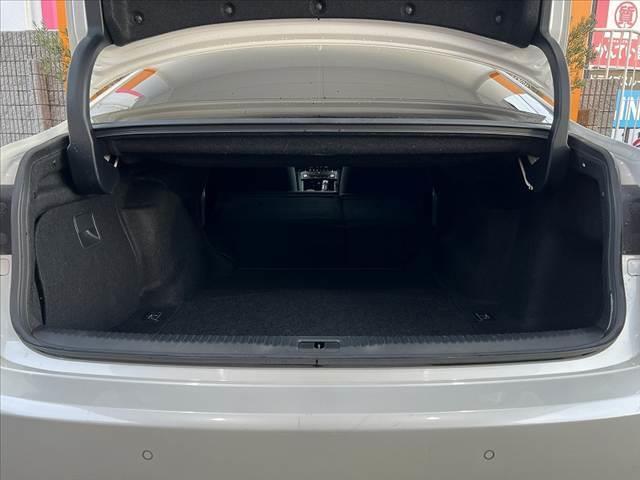 ＩＳ ＩＳ３００ｈ　バージョンＬ　禁煙　マクレビ　レーダークルーズ　クリソナ　ナビ　Ｂモニタ　フルセグ　革シート　メモリ付Ｐシート　シートヒータ　ＥＴＣ　ベンチレーション　１７インチＡＷ　デアイサー　ＬＥＤヘッド　電動Ｒサンシェード（21枚目）