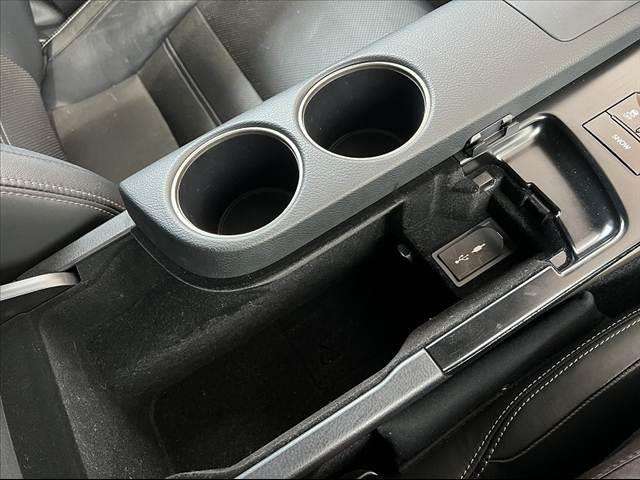 ＩＳ ＩＳ３００ｈ　バージョンＬ　禁煙　マクレビ　レーダークルーズ　クリソナ　ナビ　Ｂモニタ　フルセグ　革シート　メモリ付Ｐシート　シートヒータ　ＥＴＣ　ベンチレーション　１７インチＡＷ　デアイサー　ＬＥＤヘッド　電動Ｒサンシェード（25枚目）