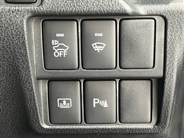 ＩＳ ＩＳ３００ｈ　バージョンＬ　禁煙　マクレビ　レーダークルーズ　クリソナ　ナビ　Ｂモニタ　フルセグ　革シート　メモリ付Ｐシート　シートヒータ　ＥＴＣ　ベンチレーション　１７インチＡＷ　デアイサー　ＬＥＤヘッド　電動Ｒサンシェード（29枚目）