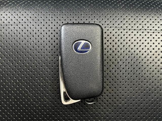 ＩＳ ＩＳ３００ｈ　バージョンＬ　禁煙　マクレビ　レーダークルーズ　クリソナ　ナビ　Ｂモニタ　フルセグ　革シート　メモリ付Ｐシート　シートヒータ　ＥＴＣ　ベンチレーション　１７インチＡＷ　デアイサー　ＬＥＤヘッド　電動Ｒサンシェード（34枚目）