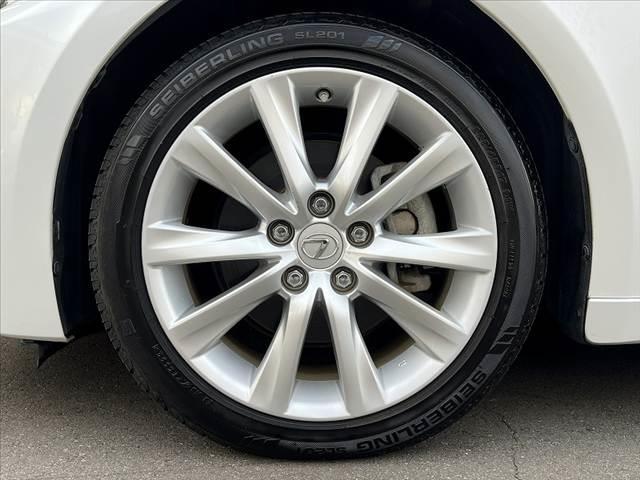 ＩＳ ＩＳ３００ｈ　バージョンＬ　禁煙　マクレビ　レーダークルーズ　クリソナ　ナビ　Ｂモニタ　フルセグ　革シート　メモリ付Ｐシート　シートヒータ　ＥＴＣ　ベンチレーション　１７インチＡＷ　デアイサー　ＬＥＤヘッド　電動Ｒサンシェード（41枚目）