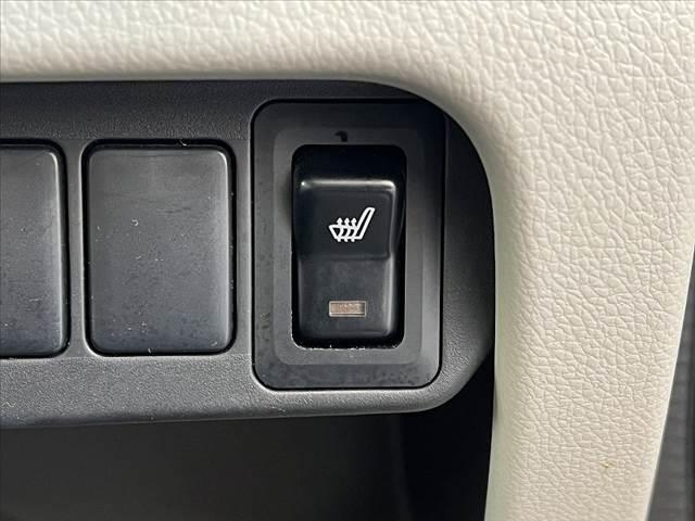 ｅＫワゴン Ｅ　後期　キーレス　ＡＢＳ　ＳＲＳエアバッグ　シートヒーター　ヘッドライトレベライザー　集中ドアロック　ＡＣソケット　バニティミラー　ＩＳＯＦＩＸ　リアワイパー　リアガラス熱線　パワステ　パワーウィンド（4枚目）