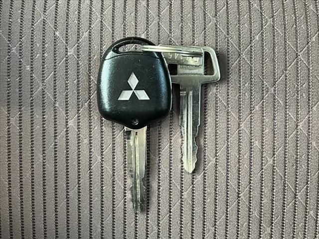 ｅＫワゴン Ｅ　後期　キーレス　ＡＢＳ　ＳＲＳエアバッグ　シートヒーター　ヘッドライトレベライザー　集中ドアロック　ＡＣソケット　バニティミラー　ＩＳＯＦＩＸ　リアワイパー　リアガラス熱線　パワステ　パワーウィンド（29枚目）