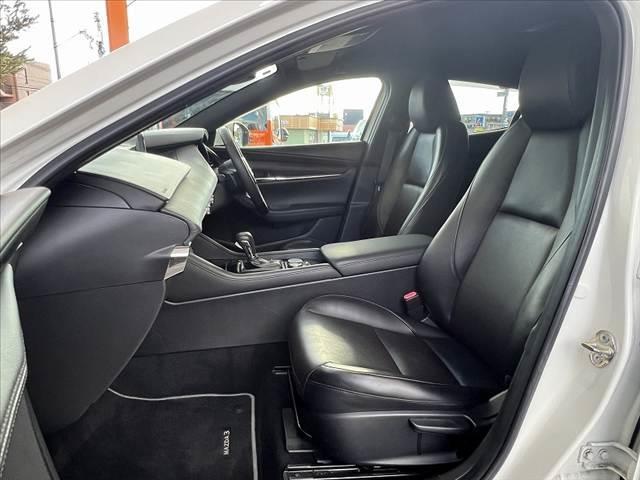 MAZDA3ファストバック 20S Lパッケージ 禁煙 360度ビュー 地デジ DVD 8.8型ナビ CD ETC スマートブレーキ クルコン LEDヘッド BSM Pシート シートヒータ ステアリングヒータ 黒革シート スマートキー Pスタート(17枚目)