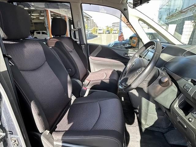 セレナ ハイウェイスター 禁煙 両電スラ HIDヘッドランプ ナビ Bモニタ スマートキ ETC フルセグ BTオーディオ クルコン Aライト レザーステア ロールサンシェード フォグランプ Pガラス 2列目パーソナルテーブ(16枚目)