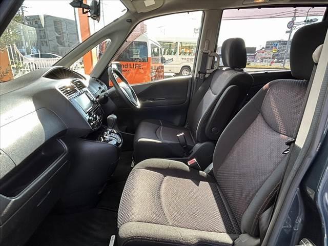 セレナ ハイウェイスター 禁煙 両電スラ HIDヘッドランプ ナビ Bモニタ スマートキ ETC フルセグ BTオーディオ クルコン Aライト レザーステア ロールサンシェード フォグランプ Pガラス 2列目パーソナルテーブ(17枚目)