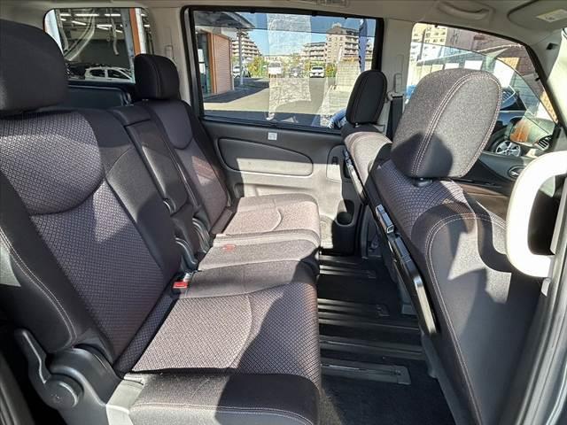 セレナ ハイウェイスター 禁煙 両電スラ HIDヘッドランプ ナビ Bモニタ スマートキ ETC フルセグ BTオーディオ クルコン Aライト レザーステア ロールサンシェード フォグランプ Pガラス 2列目パーソナルテーブ(18枚目)