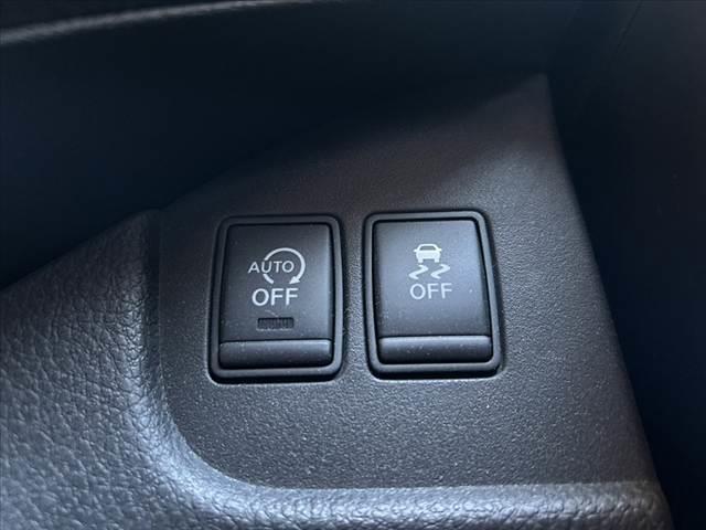 セレナ ハイウェイスター 禁煙 両電スラ HIDヘッドランプ ナビ Bモニタ スマートキ ETC フルセグ BTオーディオ クルコン Aライト レザーステア ロールサンシェード フォグランプ Pガラス 2列目パーソナルテーブ(27枚目)