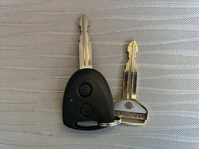 ミライース X SAIII 禁煙 LED コーナーセンサー Aハイビーム キーレス プライバシーガラス アイドリングストップ エアコン 先行発進お知らせ 誤発進抑制 車線逸脱警報 後席ヘッドレスト バニティミラー Wエアバッグ(32枚目)