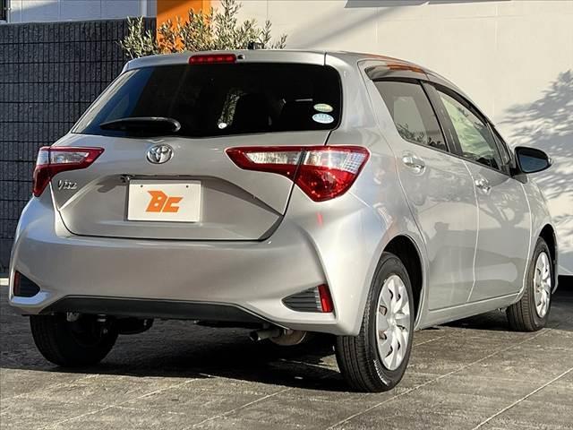 ヴィッツ Ｆ　スマートストップパッケージ　後期　禁煙　社外ナビ　地デジ　Ｂカメラ　ＢＴ　アイドリングストップ　リモコンキー　スペアキー　ＬＥＤリアコンビネーションランプ　プライバシーガラス　パワーウィンドウ　アシストグリップ　ＳＲＳエア（15枚目）