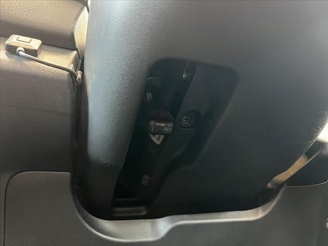 ヴィッツ Ｆ　スマートストップパッケージ　後期　禁煙　社外ナビ　地デジ　Ｂカメラ　ＢＴ　アイドリングストップ　リモコンキー　スペアキー　ＬＥＤリアコンビネーションランプ　プライバシーガラス　パワーウィンドウ　アシストグリップ　ＳＲＳエア（29枚目）