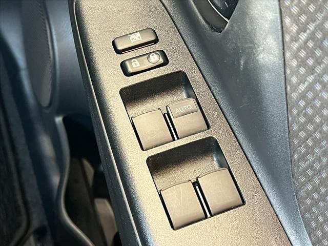 ヴィッツ Ｆ　スマートストップパッケージ　後期　禁煙　社外ナビ　地デジ　Ｂカメラ　ＢＴ　アイドリングストップ　リモコンキー　スペアキー　ＬＥＤリアコンビネーションランプ　プライバシーガラス　パワーウィンドウ　アシストグリップ　ＳＲＳエア（31枚目）