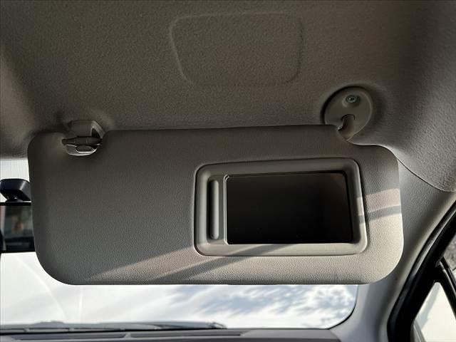 ヴィッツ Ｆ　スマートストップパッケージ　後期　禁煙　社外ナビ　地デジ　Ｂカメラ　ＢＴ　アイドリングストップ　リモコンキー　スペアキー　ＬＥＤリアコンビネーションランプ　プライバシーガラス　パワーウィンドウ　アシストグリップ　ＳＲＳエア（32枚目）