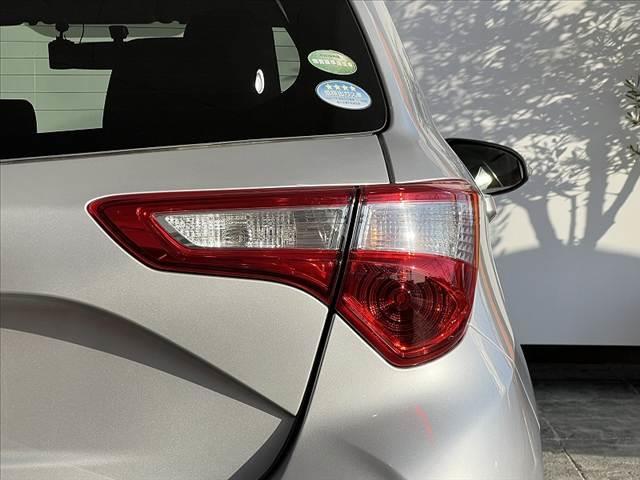 ヴィッツ Ｆ　スマートストップパッケージ　後期　禁煙　社外ナビ　地デジ　Ｂカメラ　ＢＴ　アイドリングストップ　リモコンキー　スペアキー　ＬＥＤリアコンビネーションランプ　プライバシーガラス　パワーウィンドウ　アシストグリップ　ＳＲＳエア（40枚目）