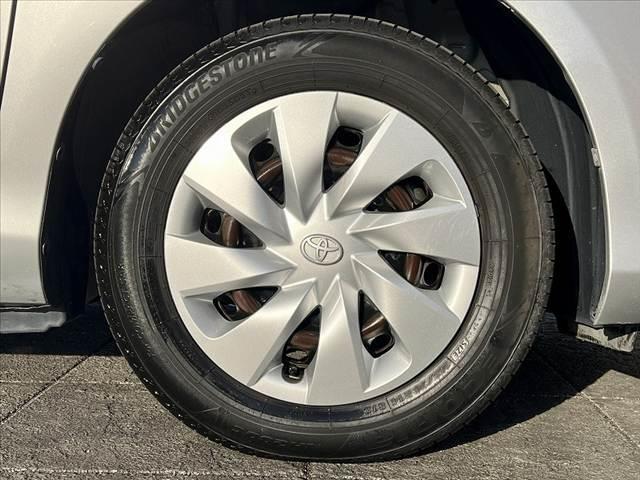 ヴィッツ Ｆ　スマートストップパッケージ　後期　禁煙　社外ナビ　地デジ　Ｂカメラ　ＢＴ　アイドリングストップ　リモコンキー　スペアキー　ＬＥＤリアコンビネーションランプ　プライバシーガラス　パワーウィンドウ　アシストグリップ　ＳＲＳエア（41枚目）