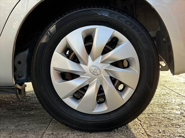 ヴィッツ Ｆ　スマートストップパッケージ　後期　禁煙　社外ナビ　地デジ　Ｂカメラ　ＢＴ　アイドリングストップ　リモコンキー　スペアキー　ＬＥＤリアコンビネーションランプ　プライバシーガラス　パワーウィンドウ　アシストグリップ　ＳＲＳエア（43枚目）