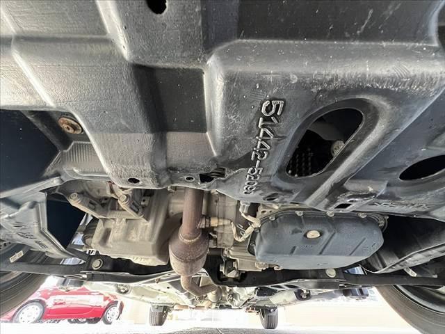 ヴィッツ Ｆ　スマートストップパッケージ　後期　禁煙　社外ナビ　地デジ　Ｂカメラ　ＢＴ　アイドリングストップ　リモコンキー　スペアキー　ＬＥＤリアコンビネーションランプ　プライバシーガラス　パワーウィンドウ　アシストグリップ　ＳＲＳエア（47枚目）