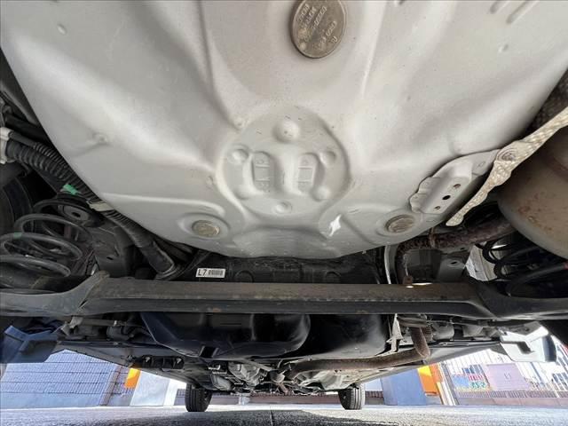 ヴィッツ Ｆ　スマートストップパッケージ　後期　禁煙　社外ナビ　地デジ　Ｂカメラ　ＢＴ　アイドリングストップ　リモコンキー　スペアキー　ＬＥＤリアコンビネーションランプ　プライバシーガラス　パワーウィンドウ　アシストグリップ　ＳＲＳエア（48枚目）