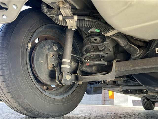 ヴィッツ Ｆ　スマートストップパッケージ　後期　禁煙　社外ナビ　地デジ　Ｂカメラ　ＢＴ　アイドリングストップ　リモコンキー　スペアキー　ＬＥＤリアコンビネーションランプ　プライバシーガラス　パワーウィンドウ　アシストグリップ　ＳＲＳエア（49枚目）