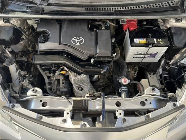 ヴィッツ Ｆ　スマートストップパッケージ　後期　禁煙　社外ナビ　地デジ　Ｂカメラ　ＢＴ　アイドリングストップ　リモコンキー　スペアキー　ＬＥＤリアコンビネーションランプ　プライバシーガラス　パワーウィンドウ　アシストグリップ　ＳＲＳエア（50枚目）