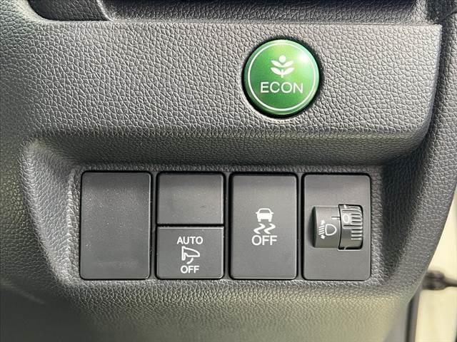 フィット 13G・Fパッケージ 禁煙 中期 純正ナビ フルセグ ステリモ スマートキー Pスタート ETC DVD BTオーディオ アイドリングストップ ヘッドライトレベライザー リアワイパー プライバシーガラス シートリフター(6枚目)