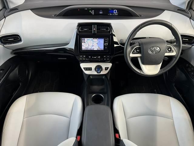 プリウス Ｓツーリングセレクション　禁煙　セーフティセンスＰ　純正フルセグナビ　Ｂカメラ　ステリモ　プリクラッシュＳ　Ａハイビーム　レーダークルコン　レーンディパーチャアラート　シートヒーター　シートリフター　ＬＥＤヘッド　合皮シート（2枚目）