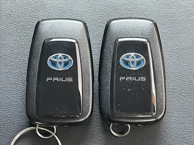 プリウス Ｓツーリングセレクション　禁煙　セーフティセンスＰ　純正フルセグナビ　Ｂカメラ　ステリモ　プリクラッシュＳ　Ａハイビーム　レーダークルコン　レーンディパーチャアラート　シートヒーター　シートリフター　ＬＥＤヘッド　合皮シート（35枚目）