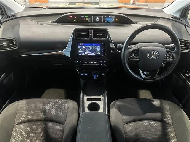 プリウス Ｓ　後期　禁煙　ナビ　Ｂモニター　フルセグ　ＢＴ　ＤＶＤ　ＣＤ　セーフティセンス　クリソナ　レーダークルーズ　ＬＥＤヘッド　スマートキ　Ｐスタート　アームレスト　シートリフタ　ＥＴＣ　６スピーカー（2枚目）