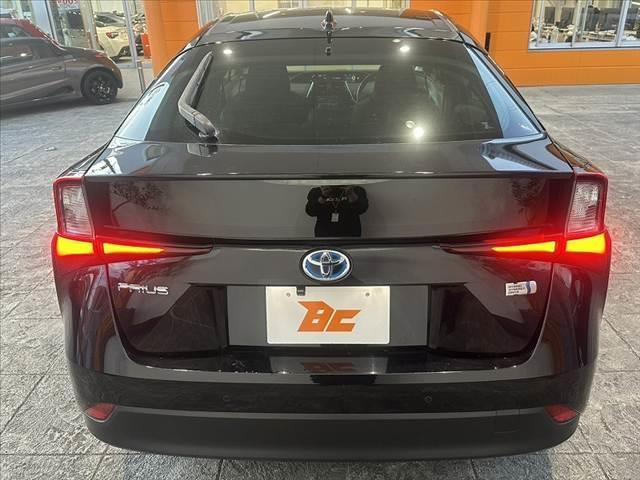 プリウス Ｓ　後期　禁煙　ナビ　Ｂモニター　フルセグ　ＢＴ　ＤＶＤ　ＣＤ　セーフティセンス　クリソナ　レーダークルーズ　ＬＥＤヘッド　スマートキ　Ｐスタート　アームレスト　シートリフタ　ＥＴＣ　６スピーカー（12枚目）