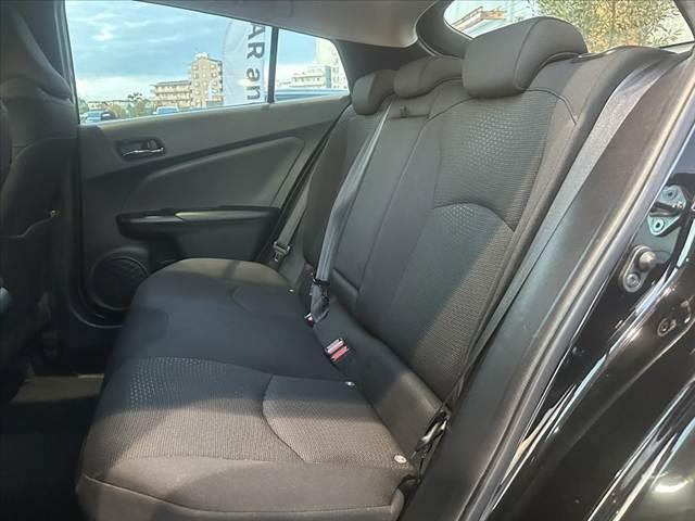 プリウス Ｓ　後期　禁煙　ナビ　Ｂモニター　フルセグ　ＢＴ　ＤＶＤ　ＣＤ　セーフティセンス　クリソナ　レーダークルーズ　ＬＥＤヘッド　スマートキ　Ｐスタート　アームレスト　シートリフタ　ＥＴＣ　６スピーカー（17枚目）