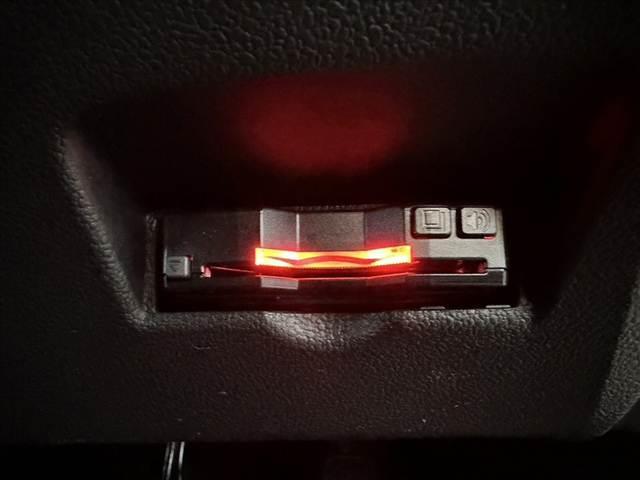 プリウス Ｓ　後期　禁煙　ナビ　Ｂモニター　フルセグ　ＢＴ　ＤＶＤ　ＣＤ　セーフティセンス　クリソナ　レーダークルーズ　ＬＥＤヘッド　スマートキ　Ｐスタート　アームレスト　シートリフタ　ＥＴＣ　６スピーカー（25枚目）