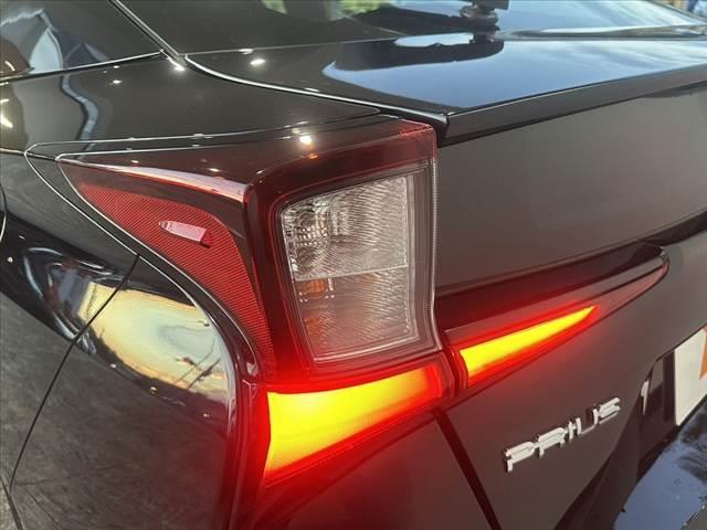 プリウス Ｓ　後期　禁煙　ナビ　Ｂモニター　フルセグ　ＢＴ　ＤＶＤ　ＣＤ　セーフティセンス　クリソナ　レーダークルーズ　ＬＥＤヘッド　スマートキ　Ｐスタート　アームレスト　シートリフタ　ＥＴＣ　６スピーカー（37枚目）